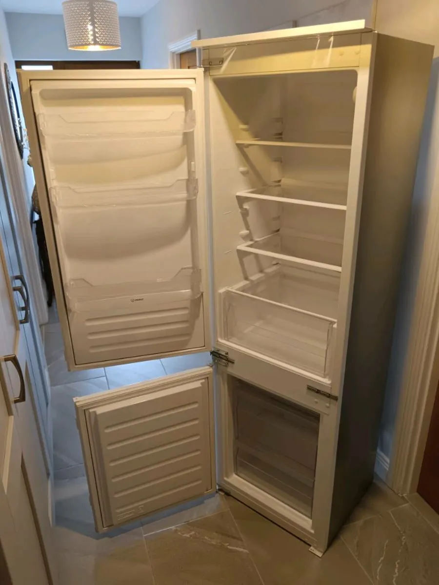 Indesit fridge freezer - Image 1