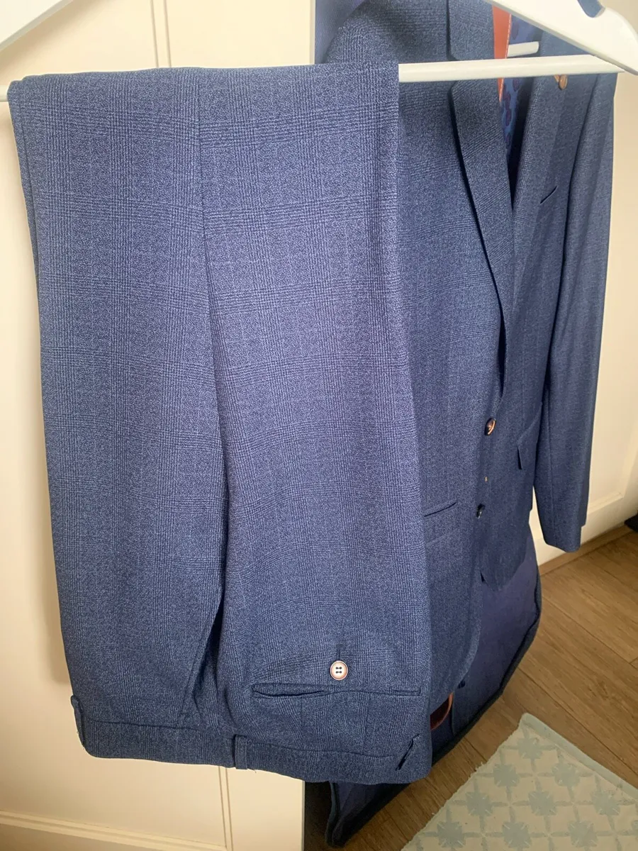 Men’s Suit, Super Condition Size 38R - Image 3