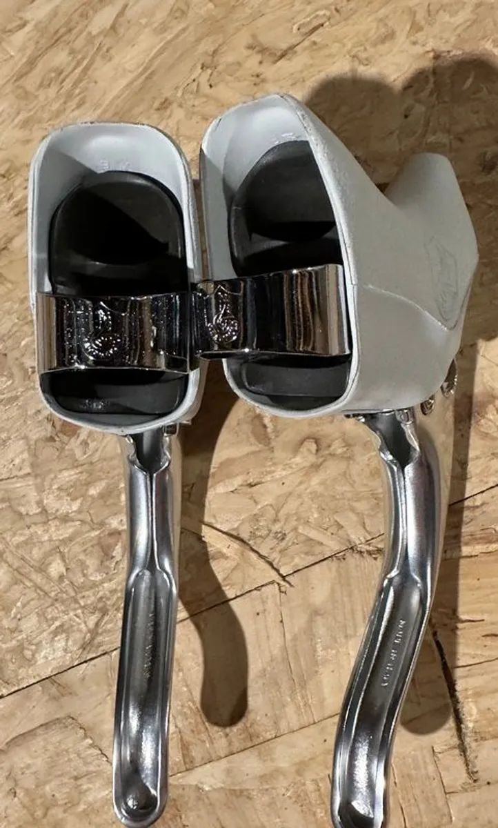 Campagnolo Record brake levers - Image 4