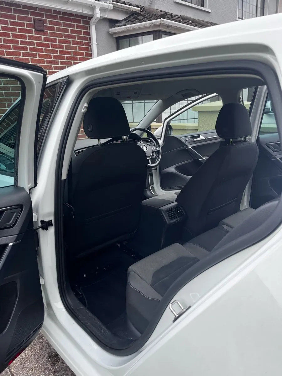 Volkswagen Golf - Image 4
