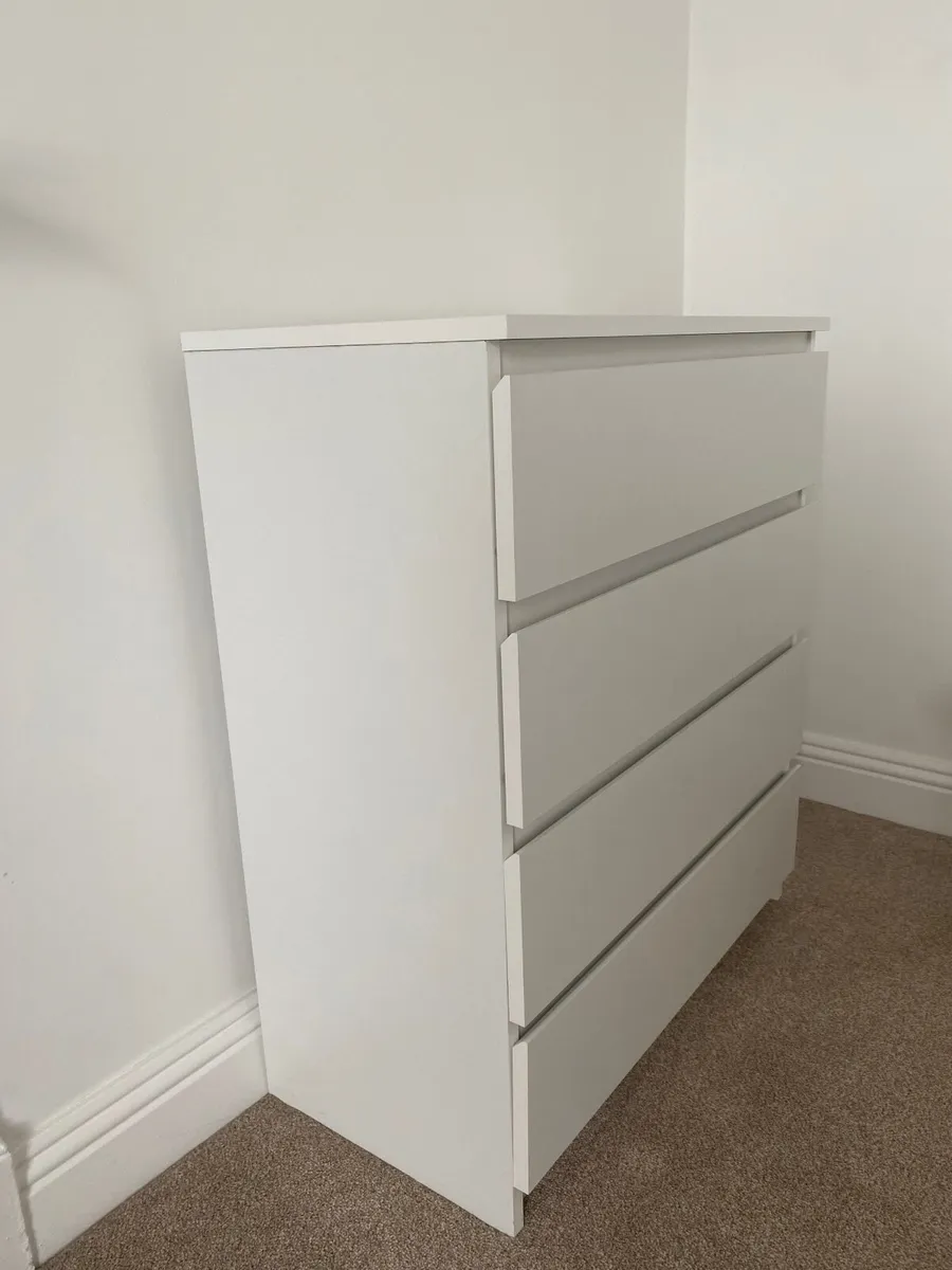 Chest of drawers - Image 1