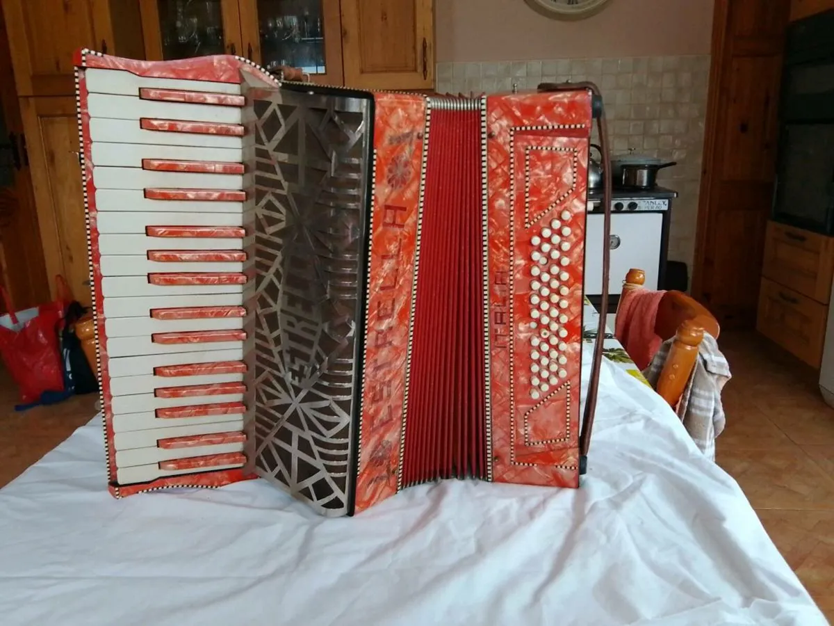 Piano accordion - Image 1