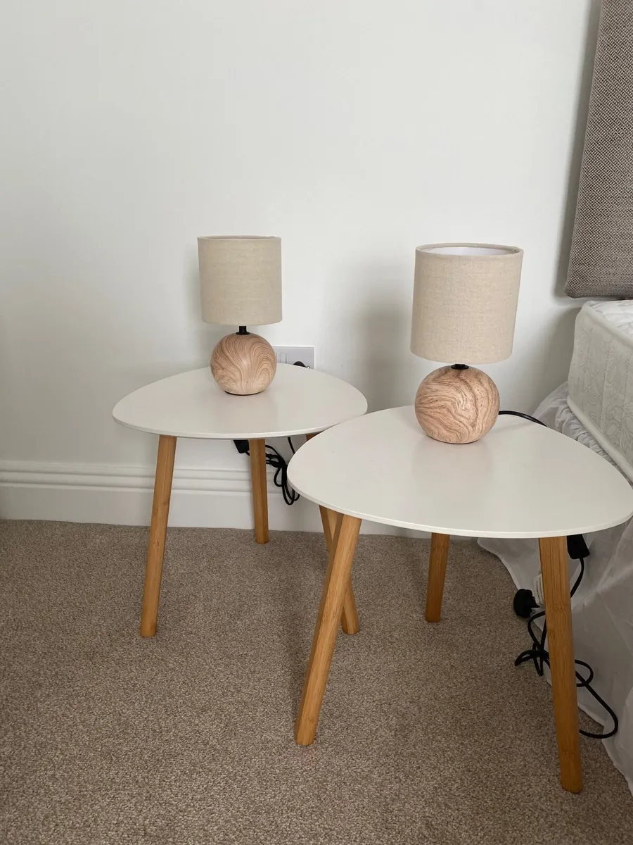 Bedside tables and lamps - Image 2
