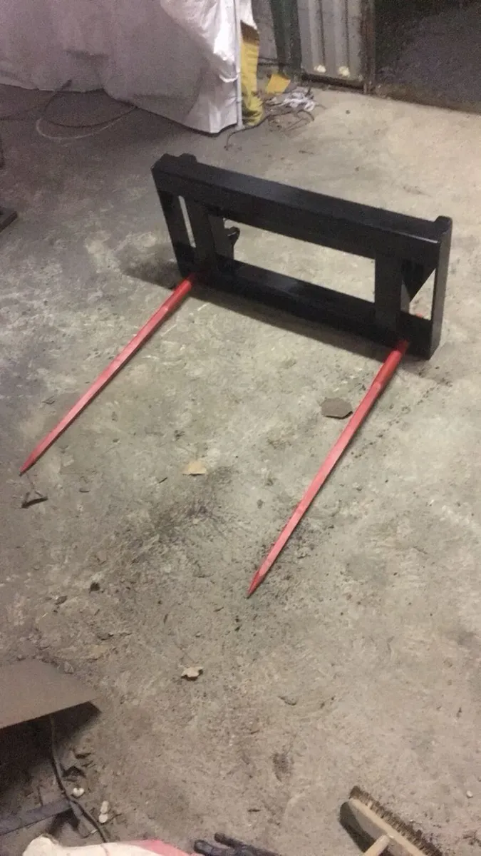 Bale spike - Image 1