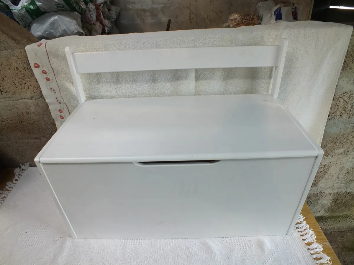 Bench - Image 1