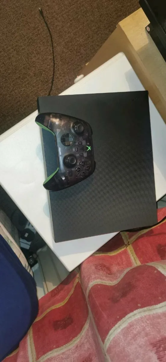 Xbox one x 1TB - Image 1