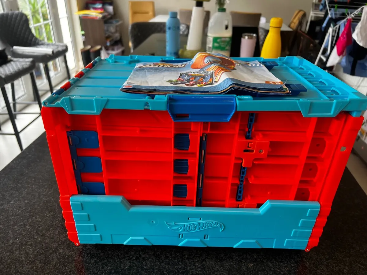Hot wheels track builder system - Image 1