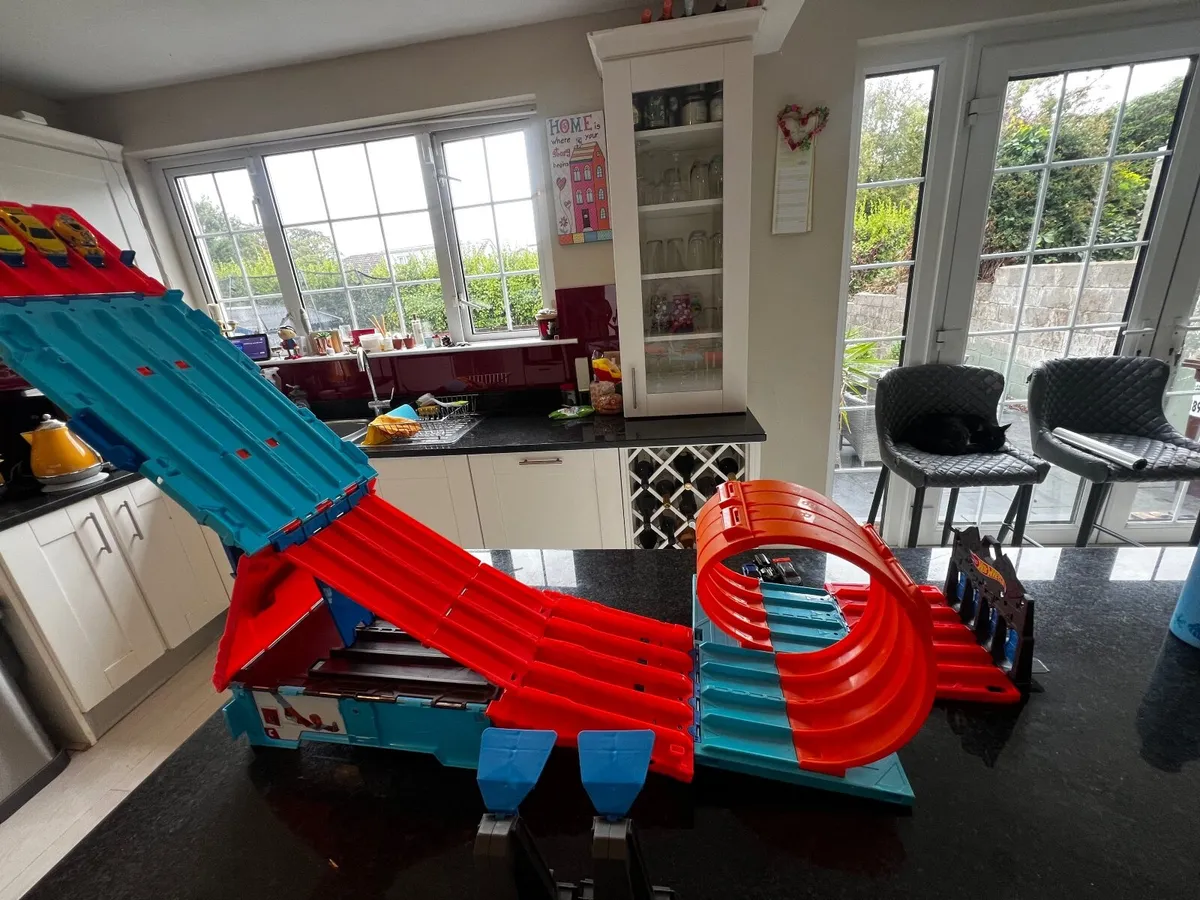 Hot wheels track builder system - Image 4