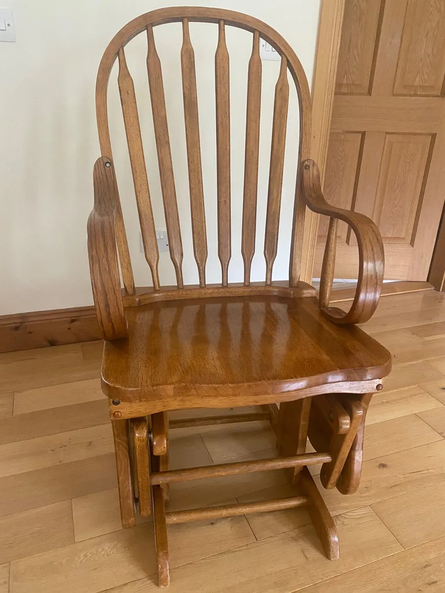 Solid wooden rocking chair - Image 1