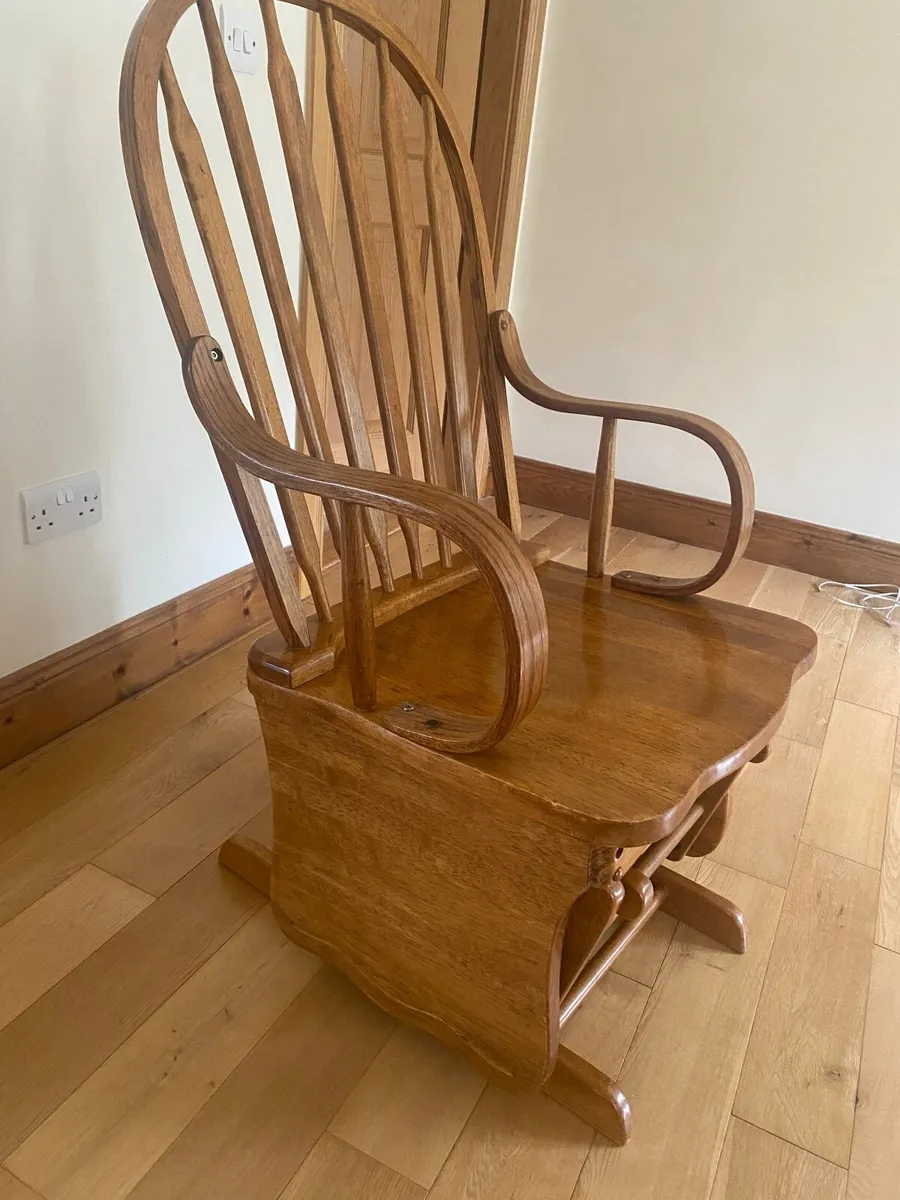 Solid wooden rocking chair - Image 2