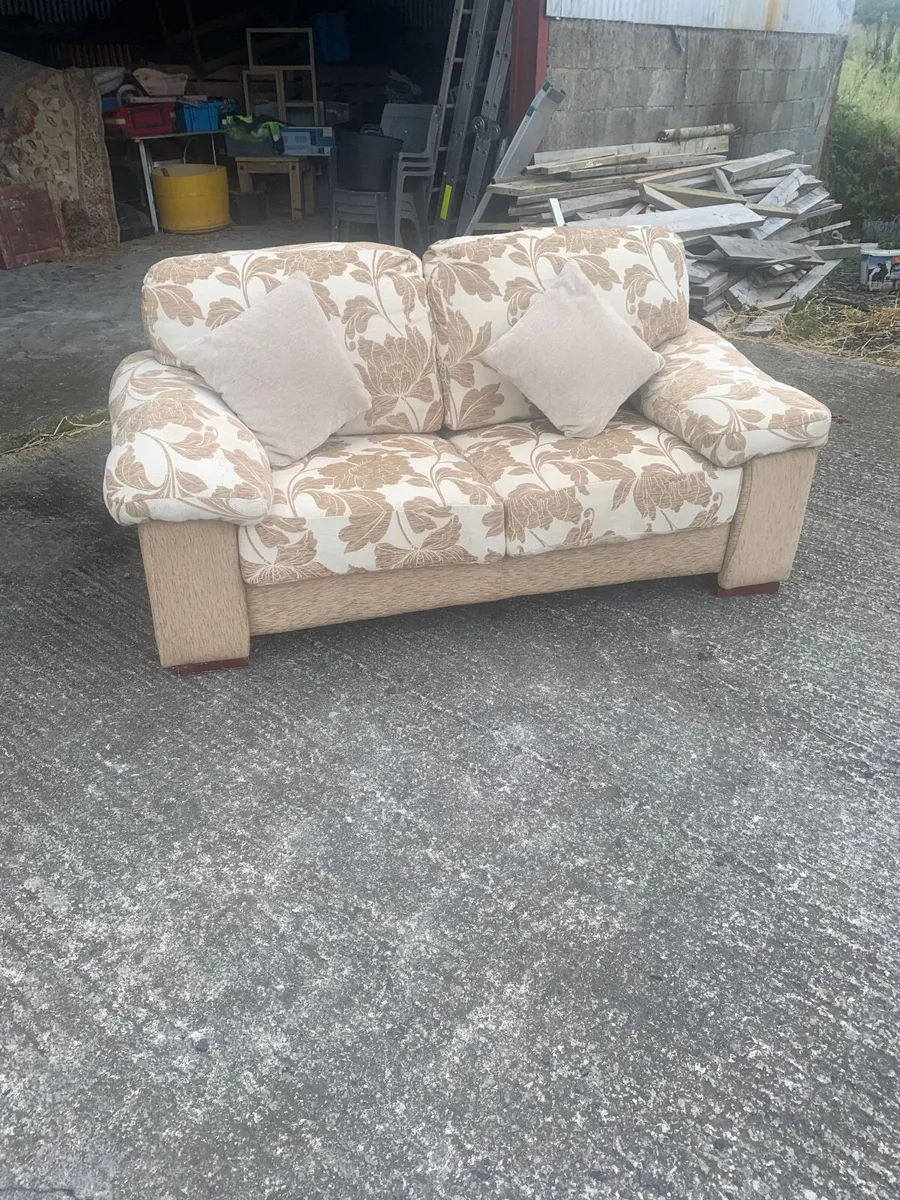 2 seater couch , good condition . - Image 3