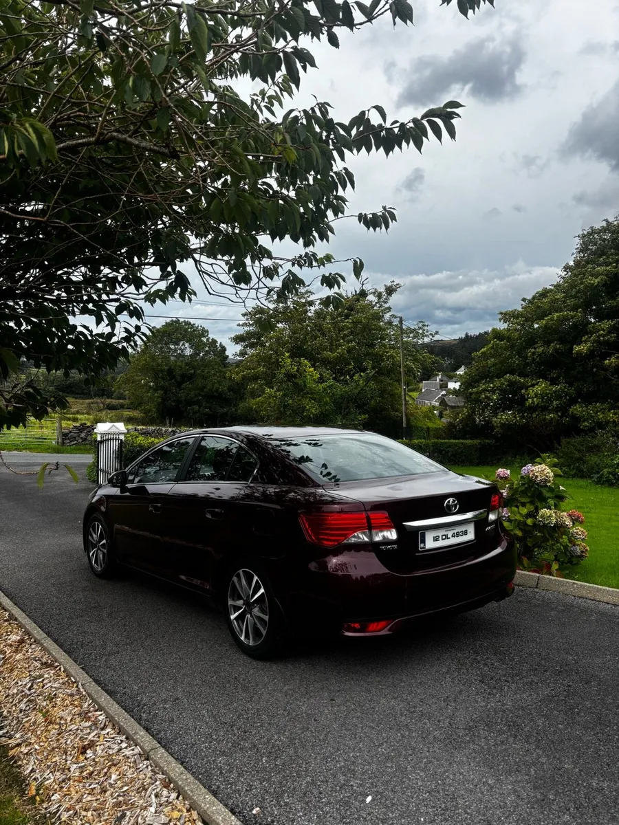 2012 Toyota Avensis - Image 2