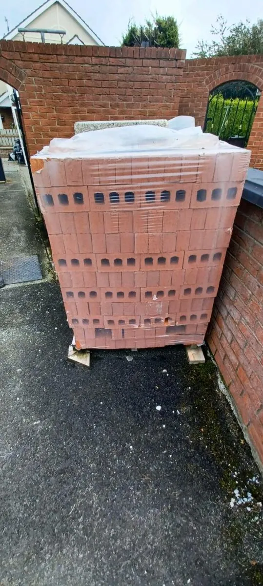 Red brick new - Image 1