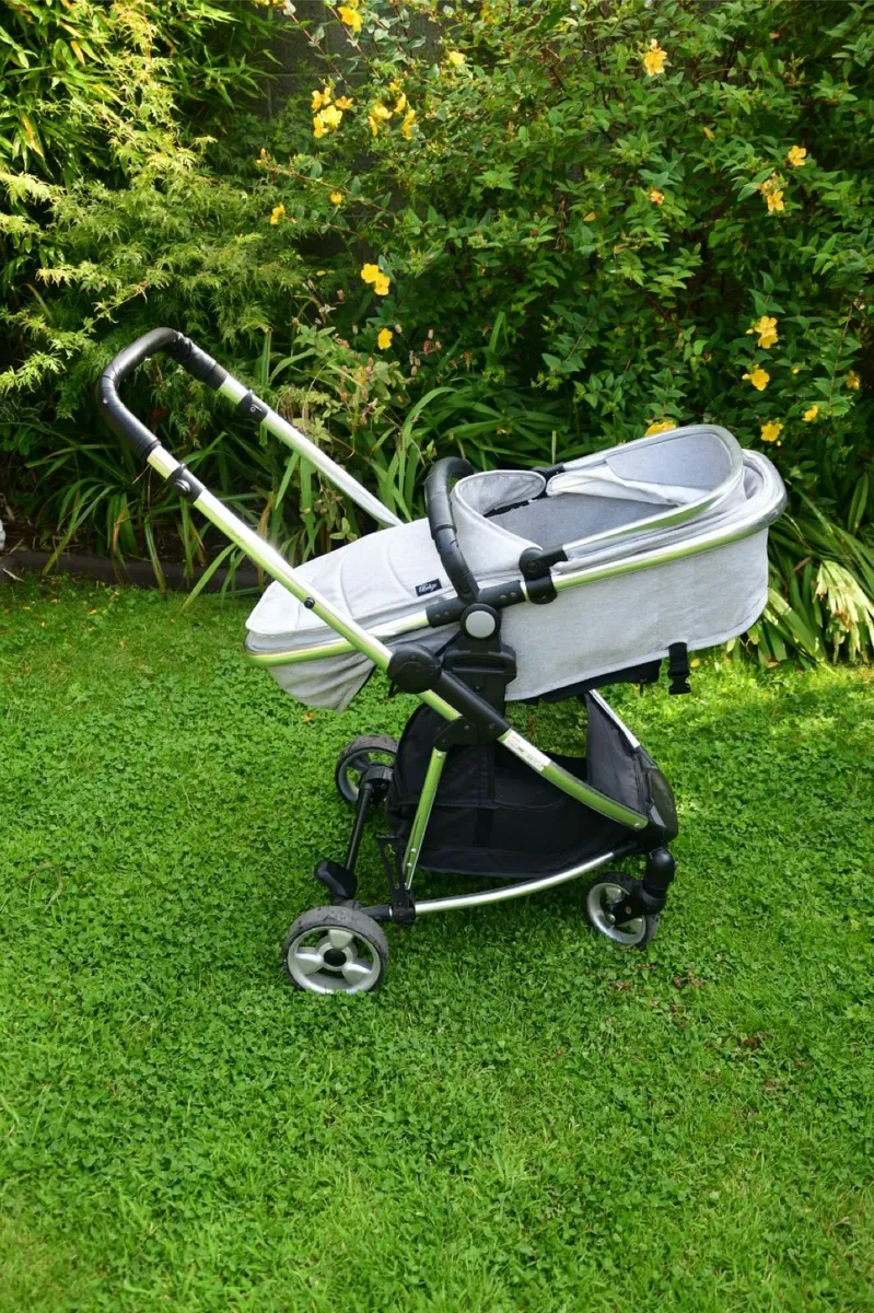 Assortment of baby items - Image 1