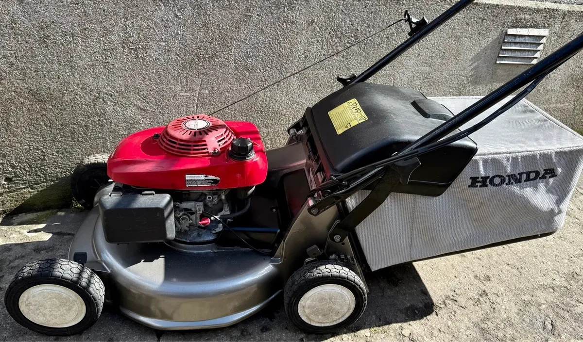 Lawnmower Honda - Image 1