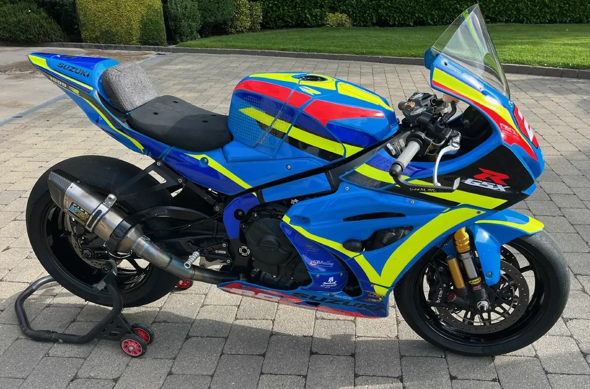 Suzuki GSX-R 1000/600 race track bike - Image 1