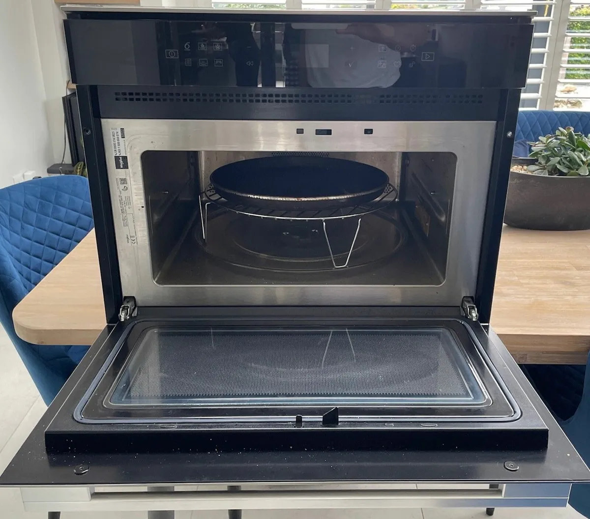 WHIRLPOOL 900W 40L BUILT IN OVEN GRILL MICROWAVE - Image 3