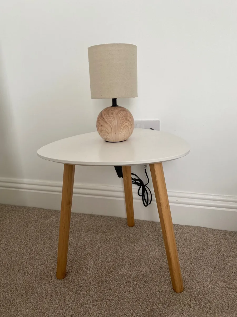 Bedside tables and lamps - Image 4