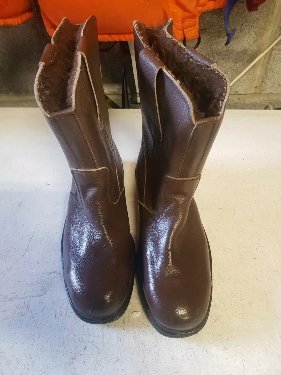 BOOTS - Image 2
