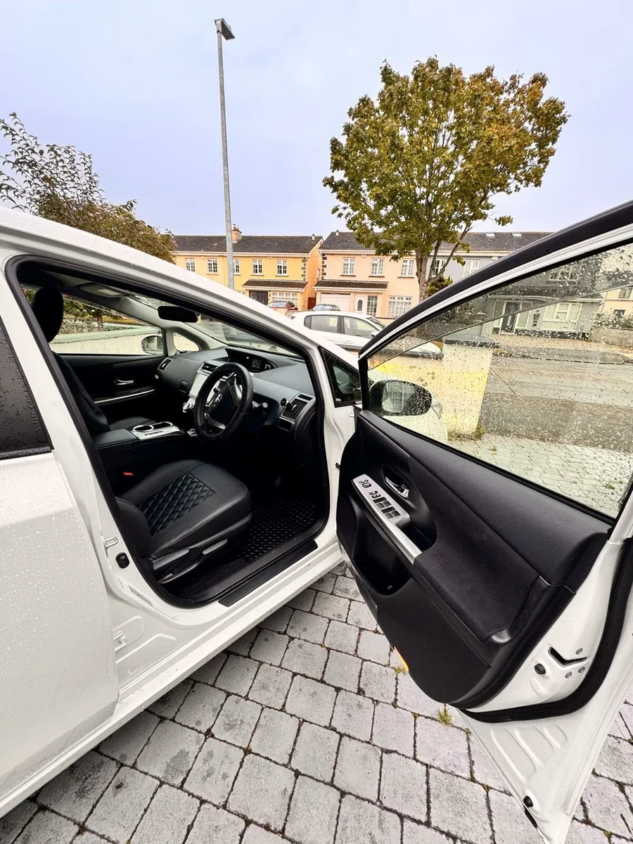 TOYOTA PRIUS ALPHA 7 SEATER - Image 3