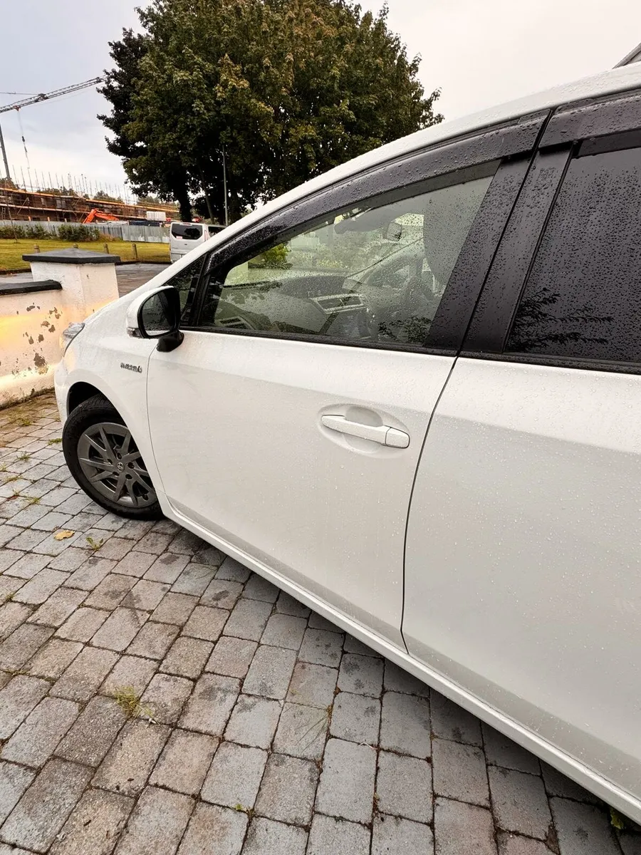 TOYOTA PRIUS ALPHA 7 SEATER - Image 4