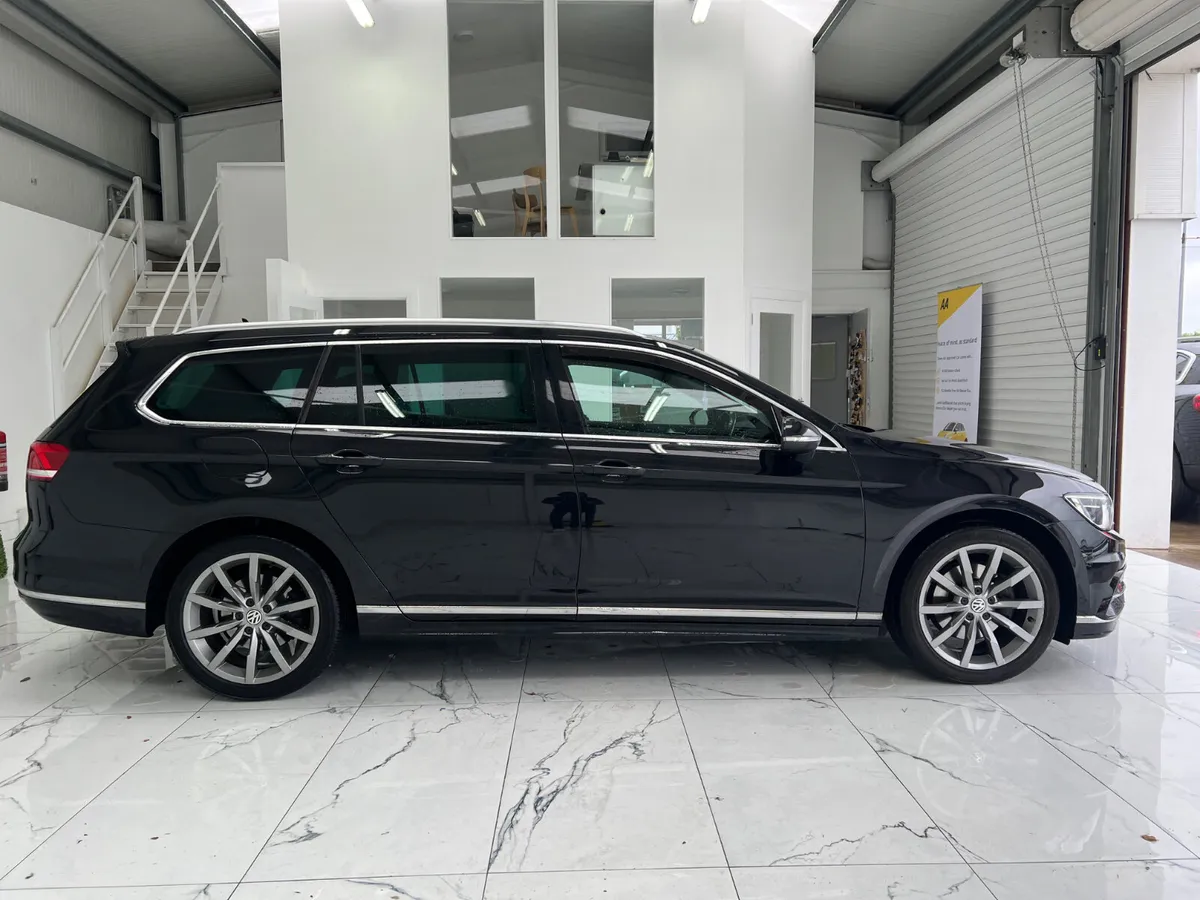 Volkswagen Passat 2016 - Image 2