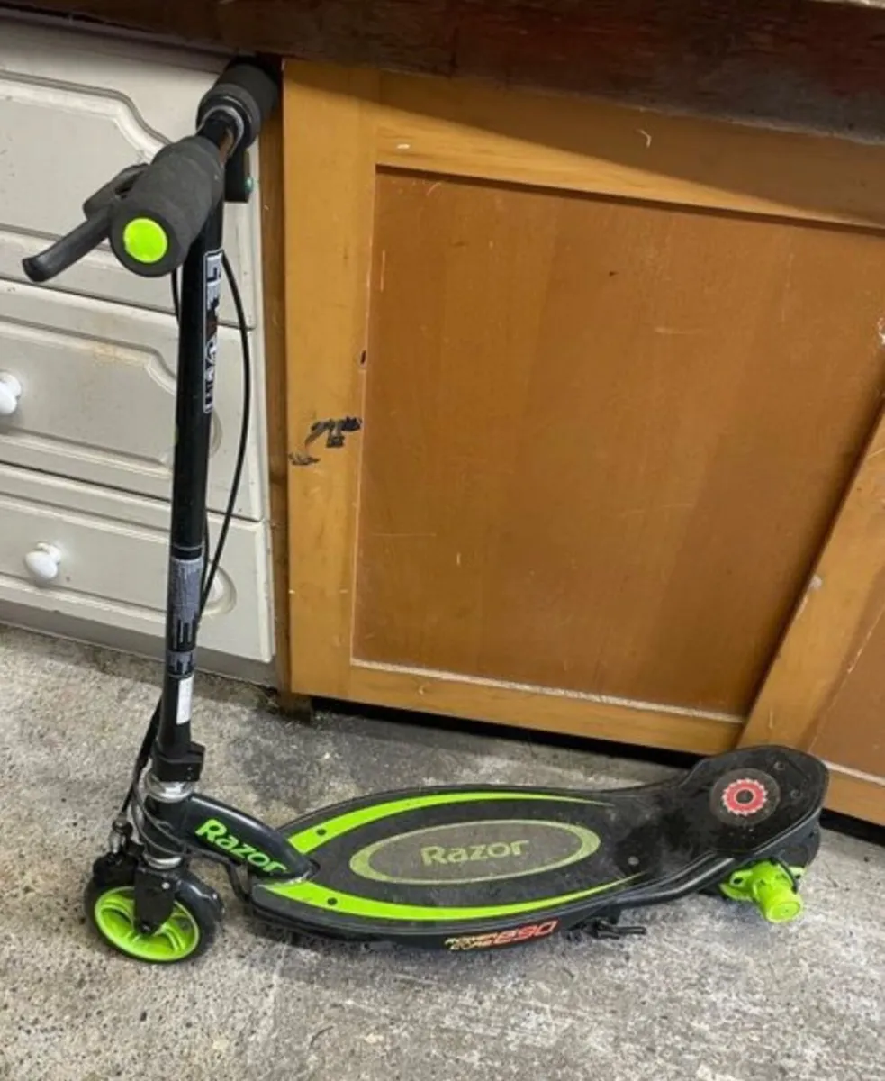 Kids electric scooter - Image 2