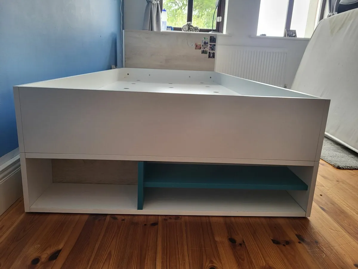 Single bed with ample storage - Image 2
