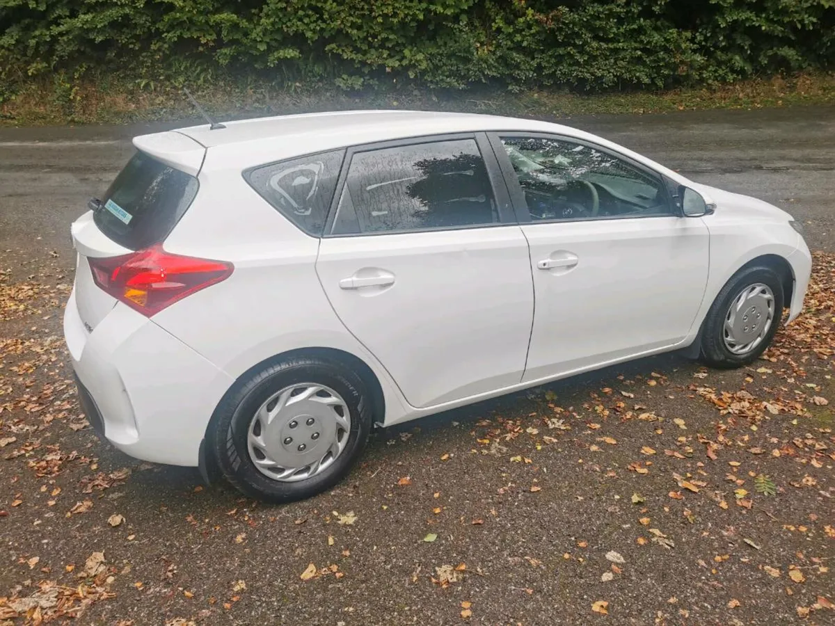 142 Toyota Auris van New Test - Image 2