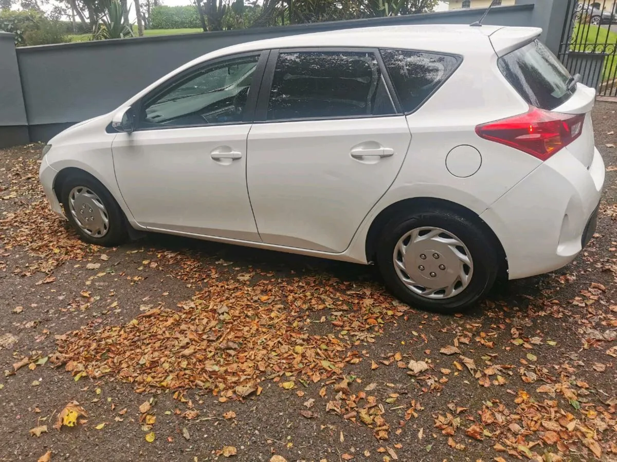 142 Toyota Auris van New Test - Image 3