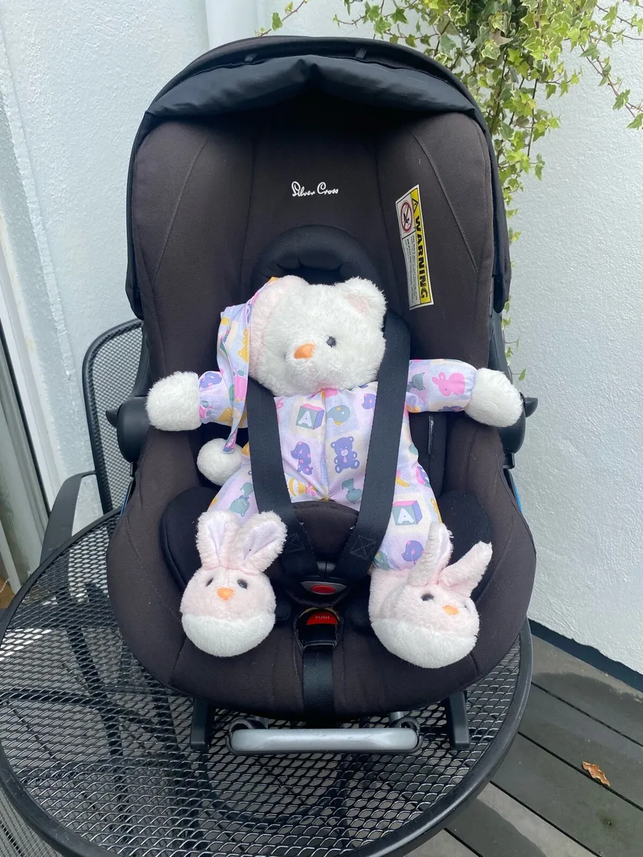 A Silver Cross Travel System Car Seat - Image 3