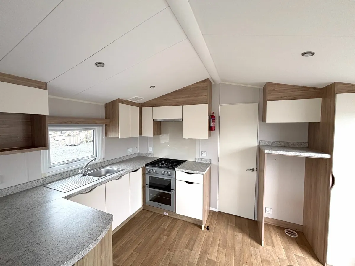 36X12 Willerby 2 Bed, D/G&C/H. Free Delivery. - Image 3