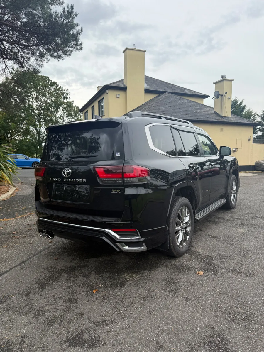 TOYOTA LANDCRUISER  LC300 - 2024 - DEMO MODEL - Image 1