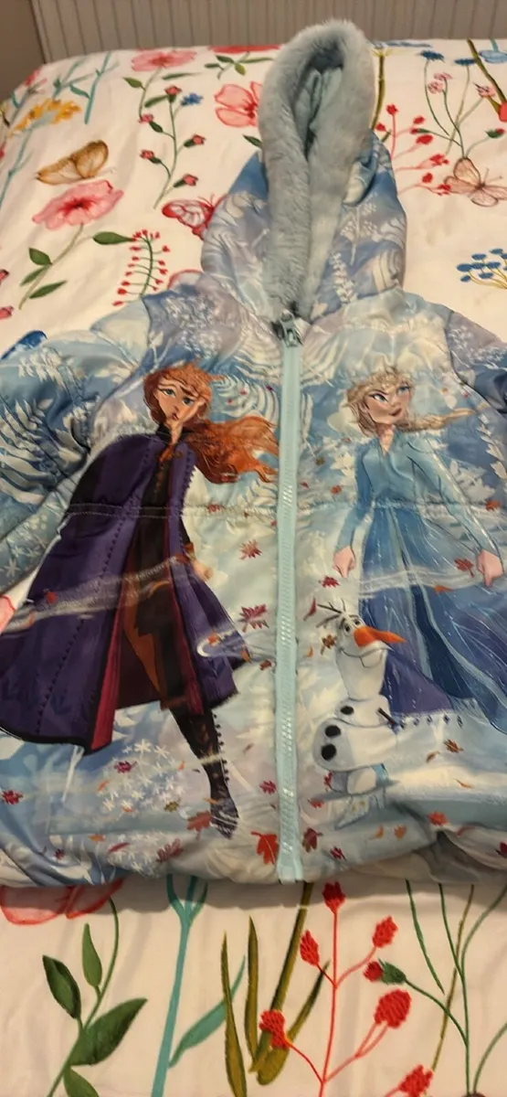 Girls frozen theme winter coat size 3-4 years - Image 1