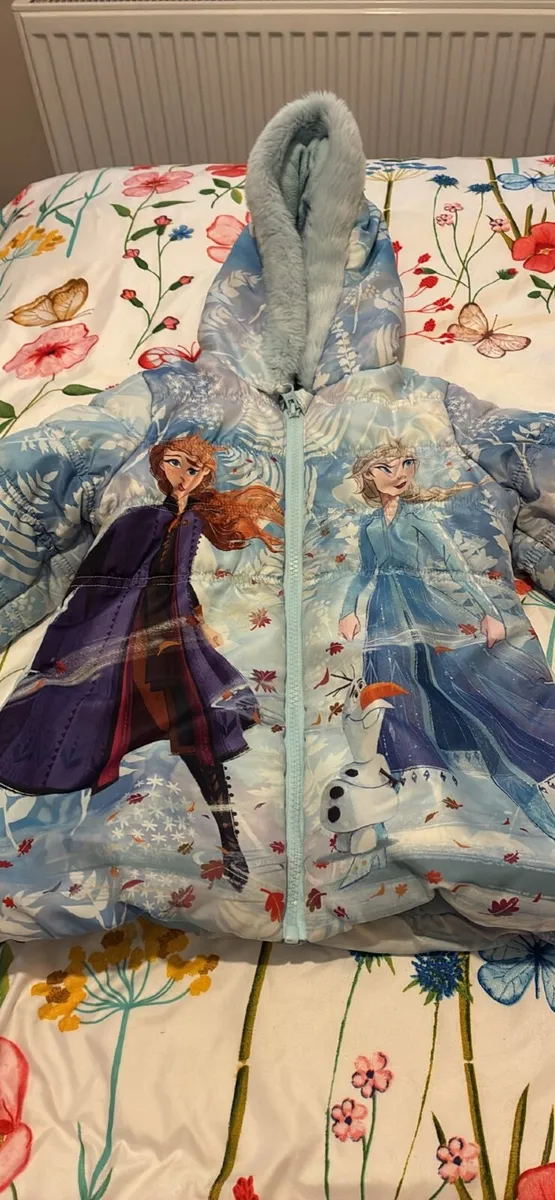 Girls frozen theme winter coat size 3-4 years - Image 2