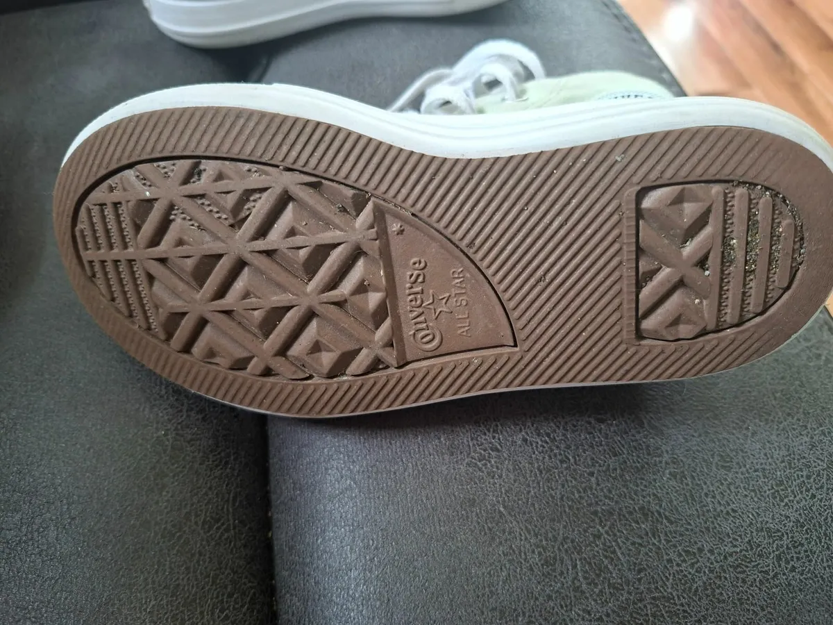 Converses - Image 3