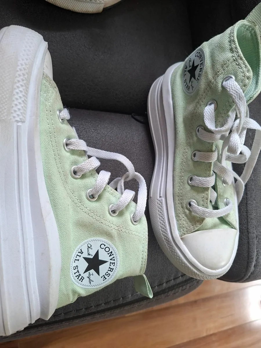 Converses - Image 1