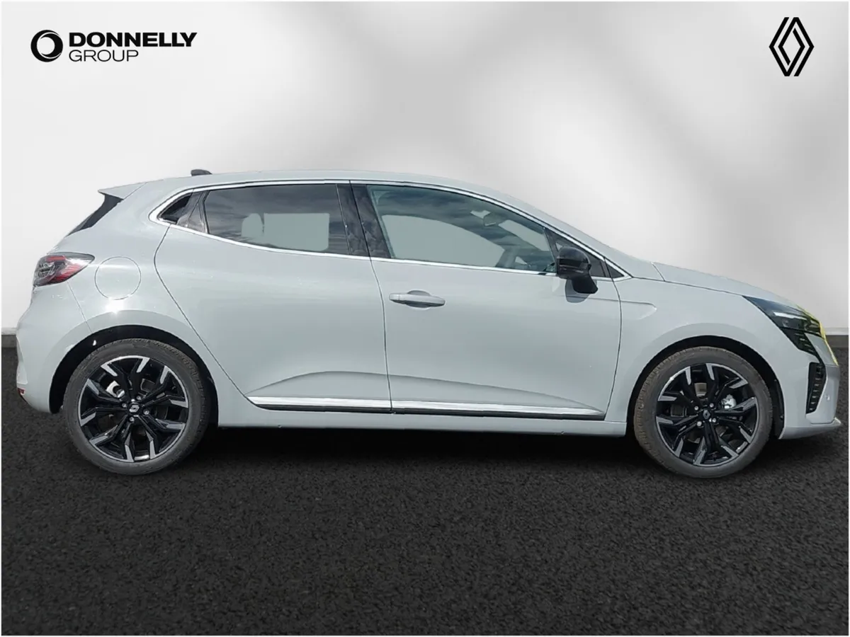 Renault Clio Hatchback Techno - Image 3