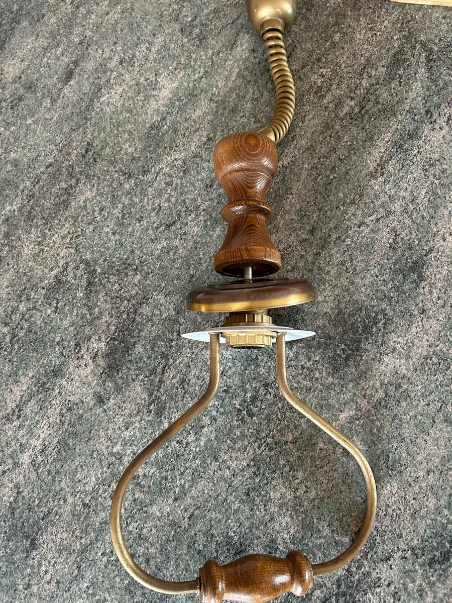Vintage Pull-Down Farmhouse Lamp – Wood & Brass - Image 3