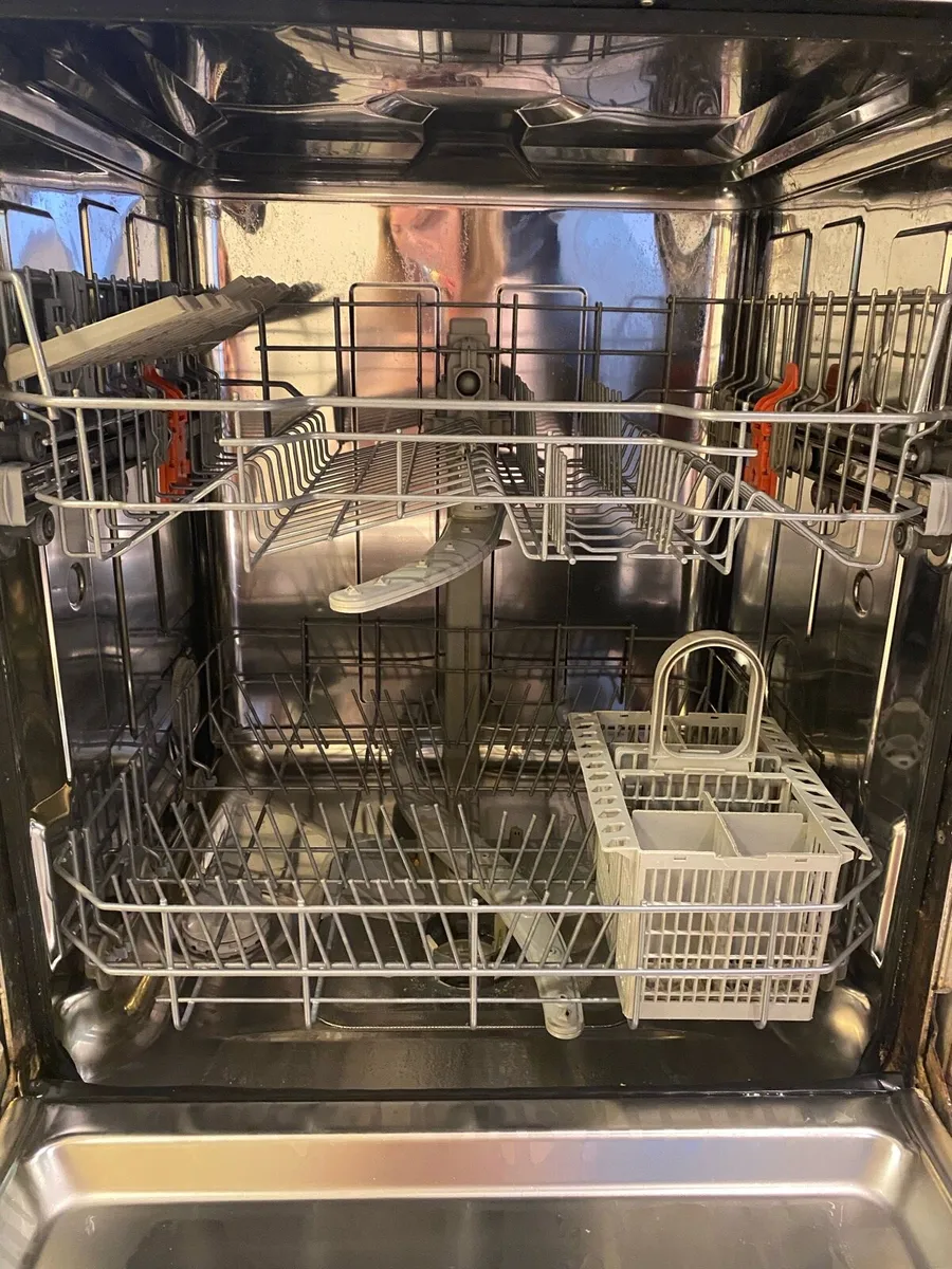 Hotpoint Dishwasher - Image 2