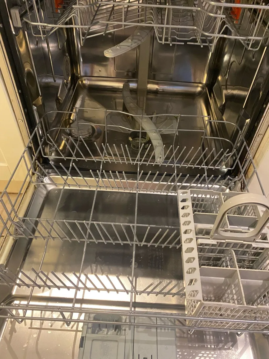 Hotpoint Dishwasher - Image 4