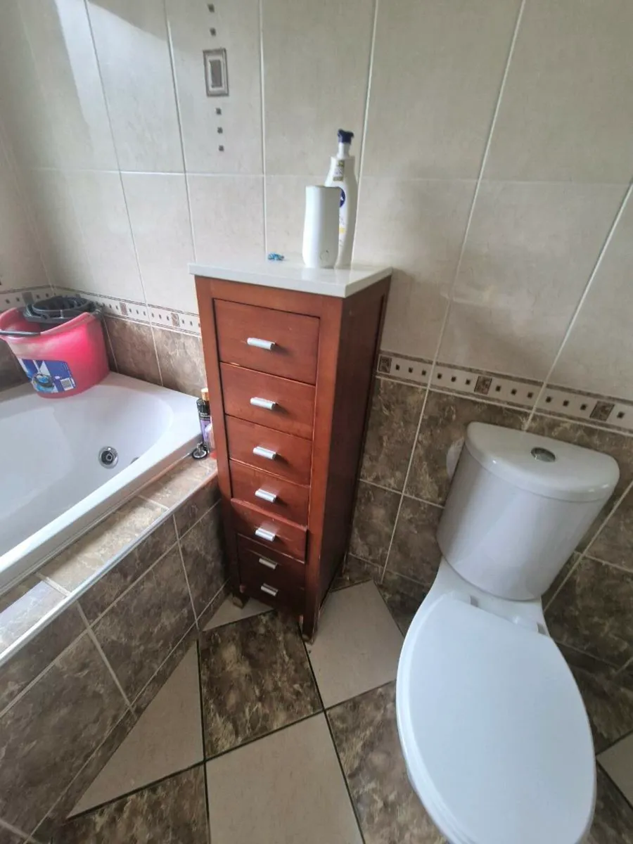 Bathroom unit - Image 1