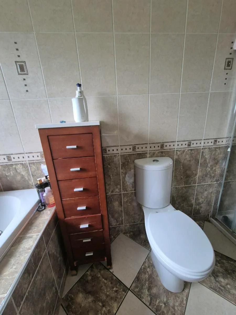 Bathroom unit - Image 2
