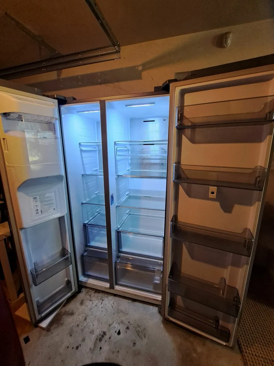 SAMSUNG Family Hub American-Style Smart fridge - Image 2