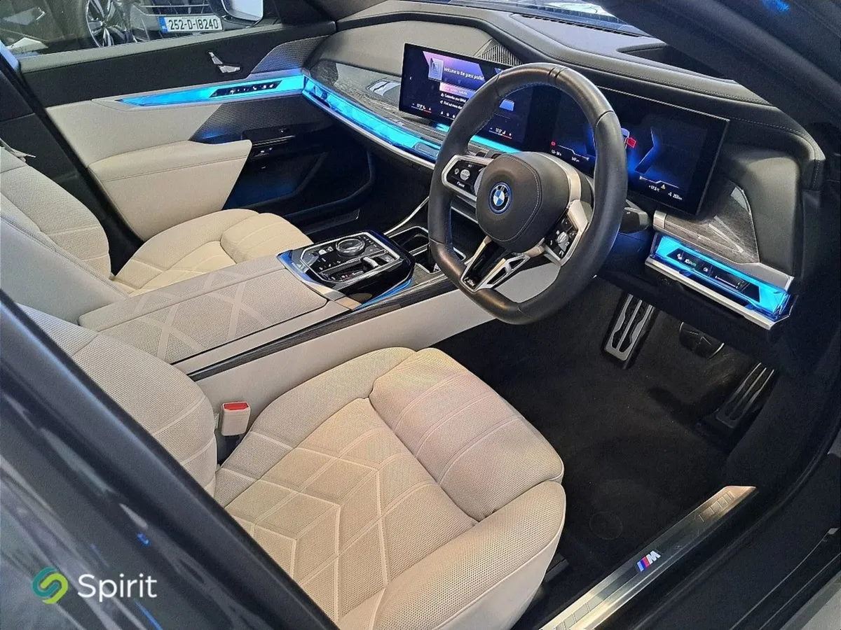 BMW i7 Xdrive 60 M Sport  105.7 Kwh panroof call - Image 4