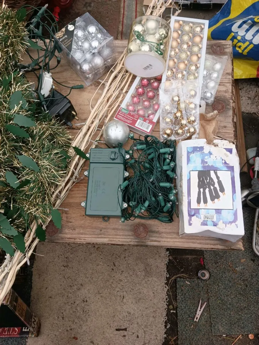 Few Christmas bits , 2 sets lights 10 for lot - Image 1