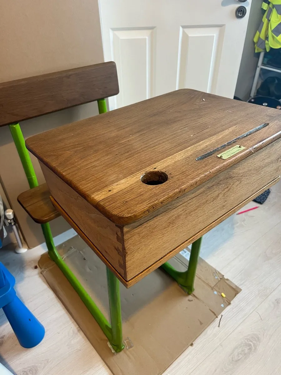 Child’s school desk - Image 1