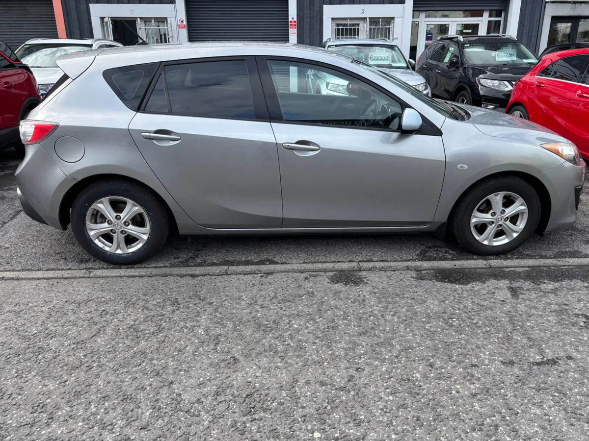 2011 Mazda Mazda3  1.6 D COMFORT - Image 1