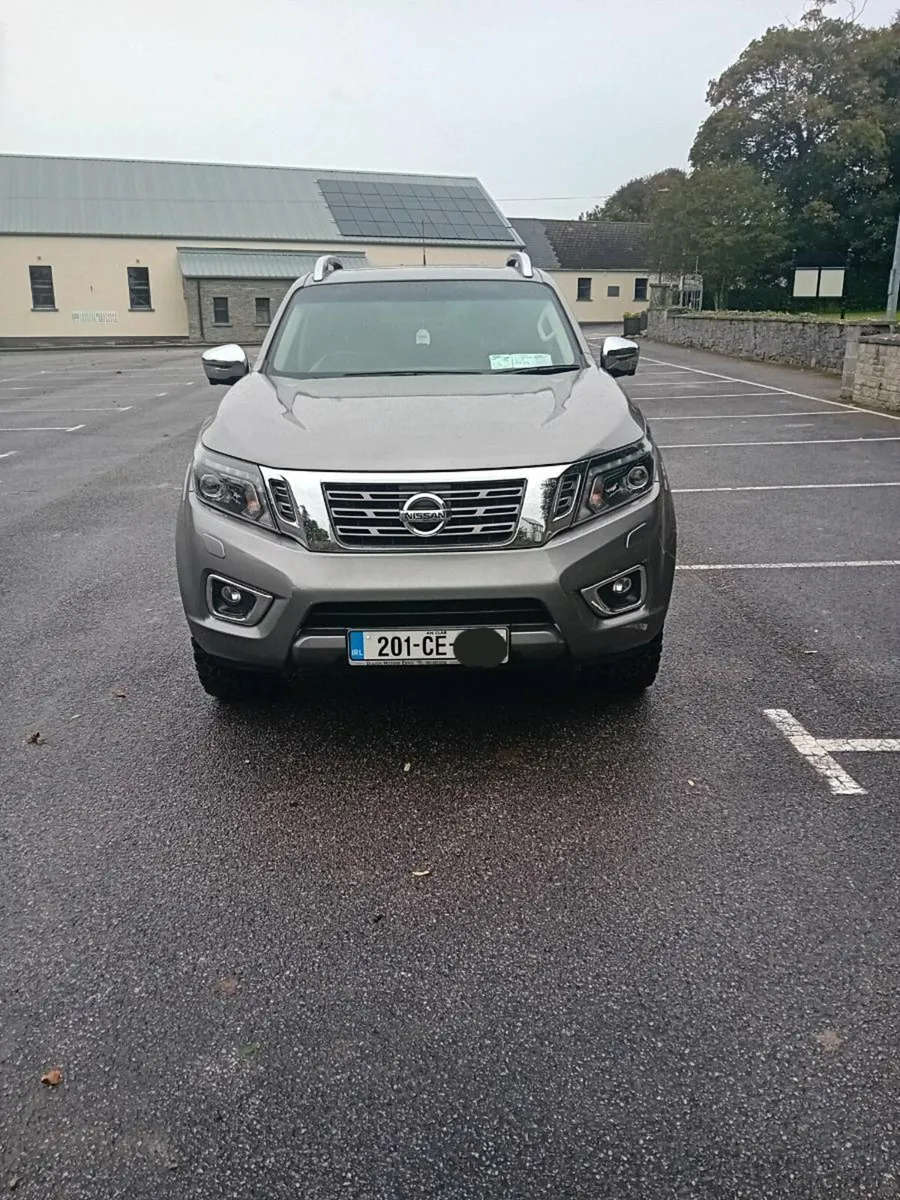2020 Nissan Navara Crew Cab - Image 2