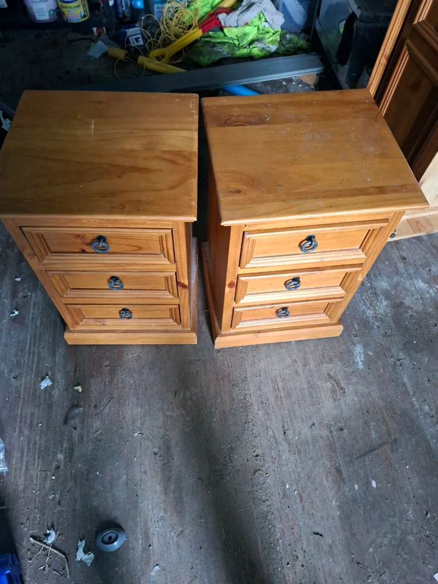 Bedroom furniture - Image 2